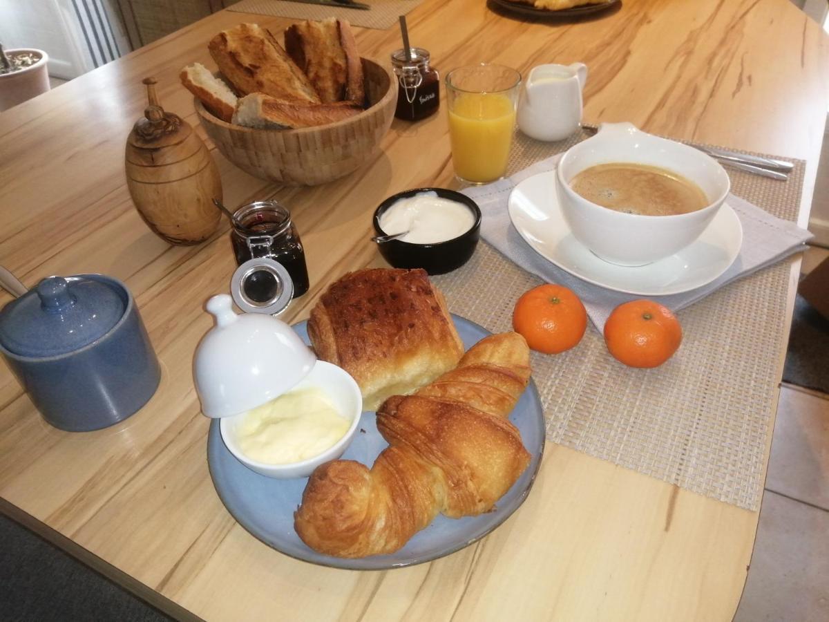 La Maison D'Elise Bed & Breakfast Dollon Екстериор снимка